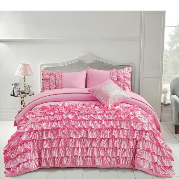 Luxurious Pink Ruffled Comforter Set
